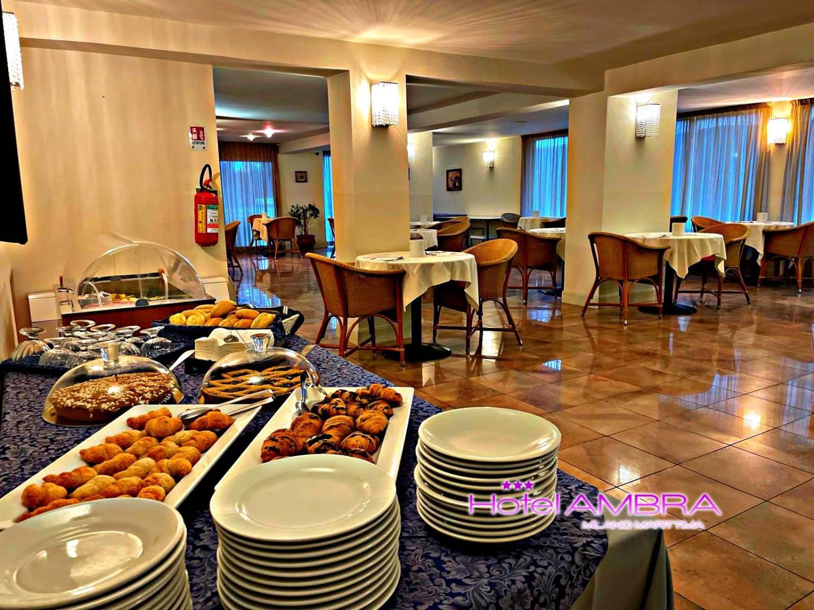 Hotel Ambra Milano Marittima Bagian luar foto