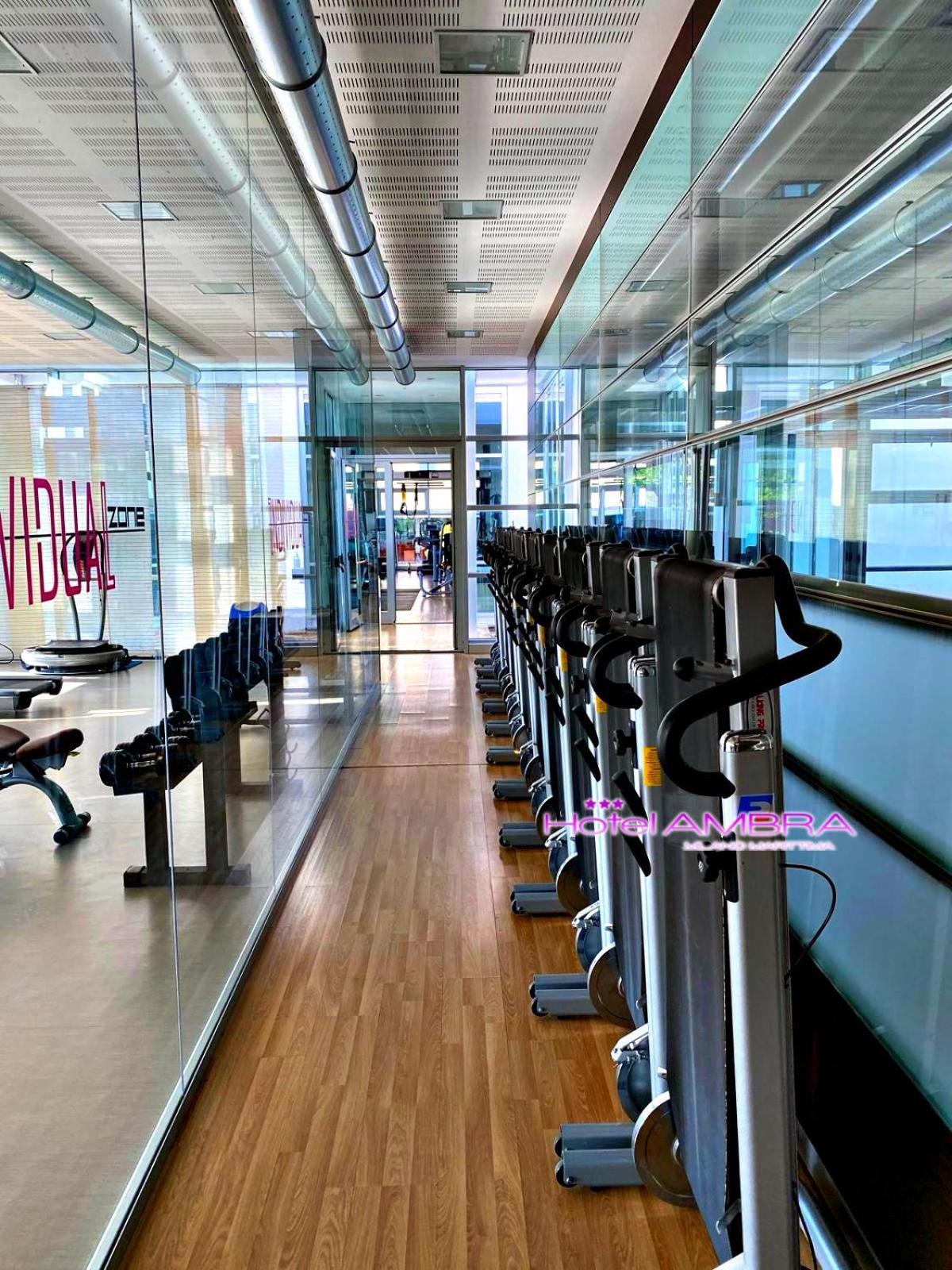 Hotel Ambra Milano Marittima Bagian luar foto