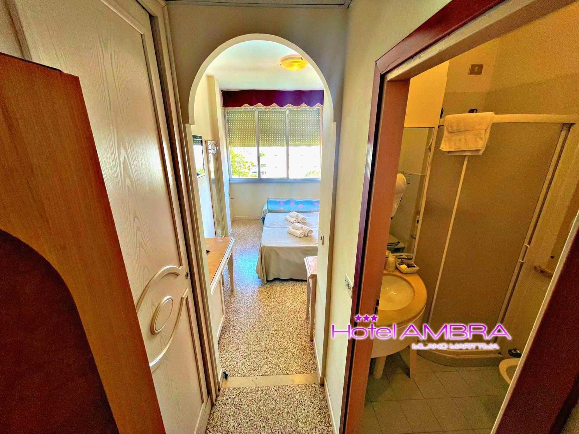 Hotel Ambra Milano Marittima Bagian luar foto