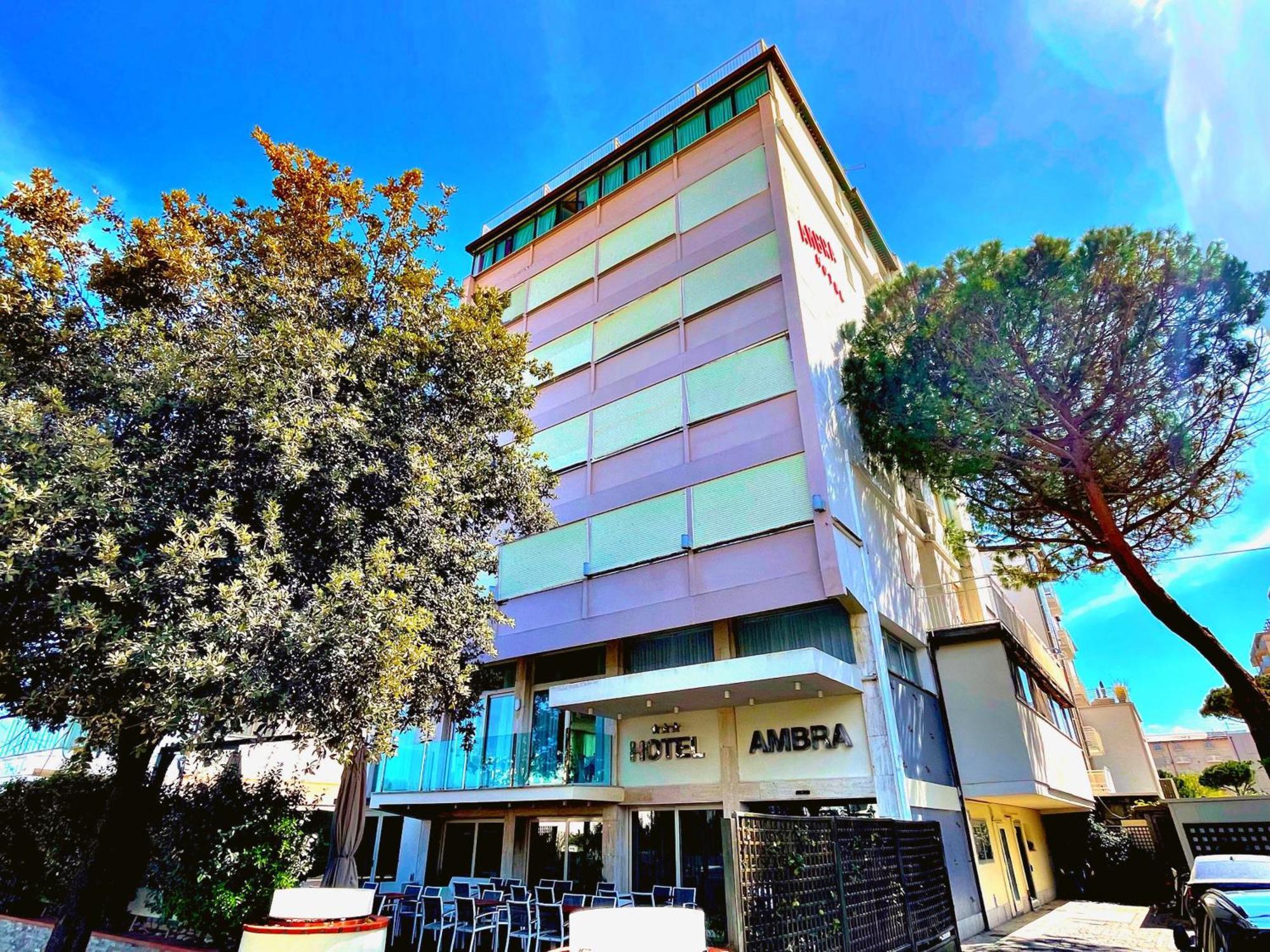 Hotel Ambra Milano Marittima Bagian luar foto