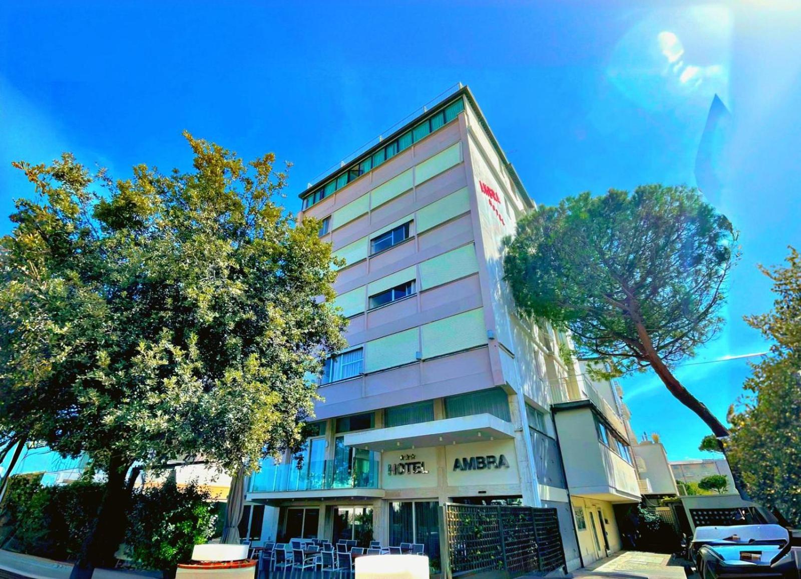 Hotel Ambra Milano Marittima Bagian luar foto