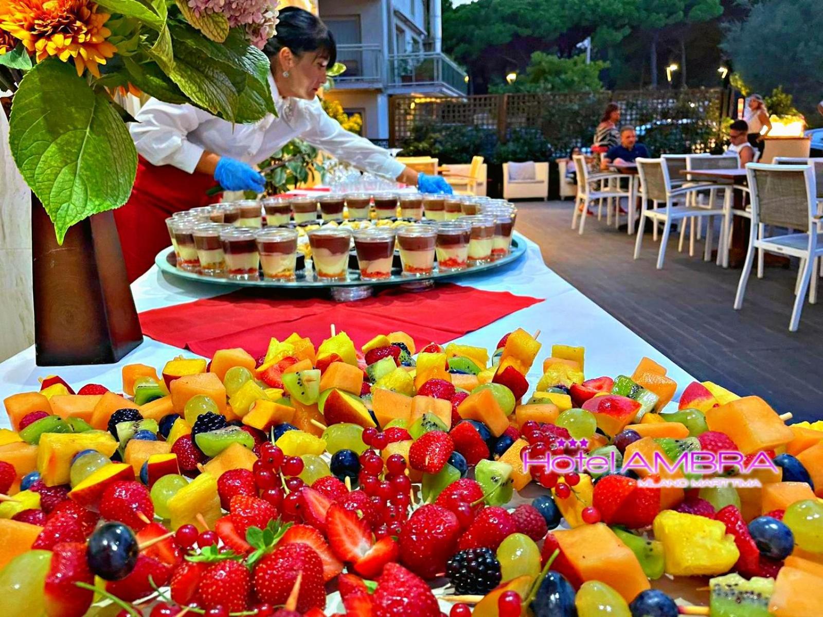 Hotel Ambra Milano Marittima Bagian luar foto