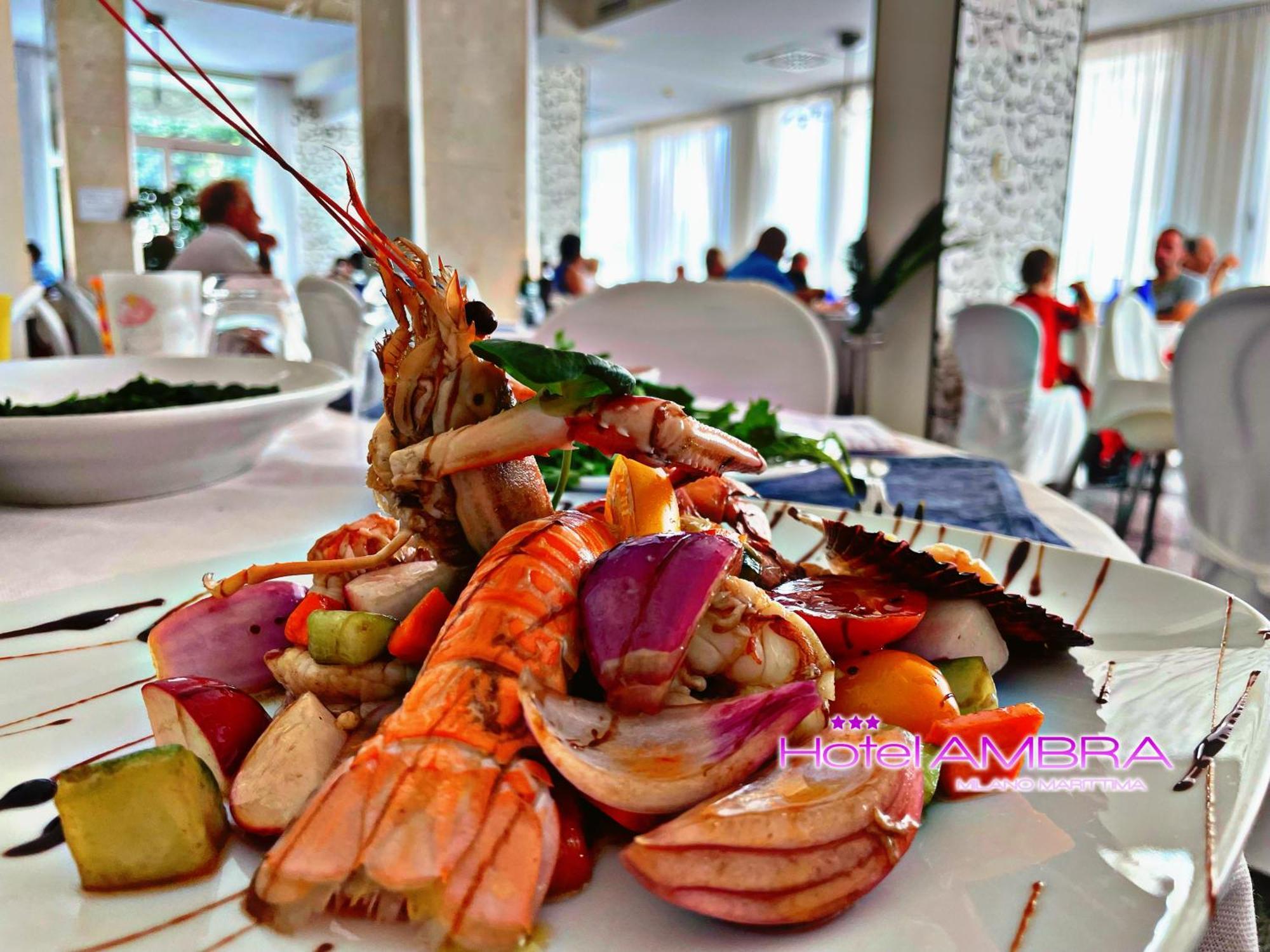 Hotel Ambra Milano Marittima Bagian luar foto