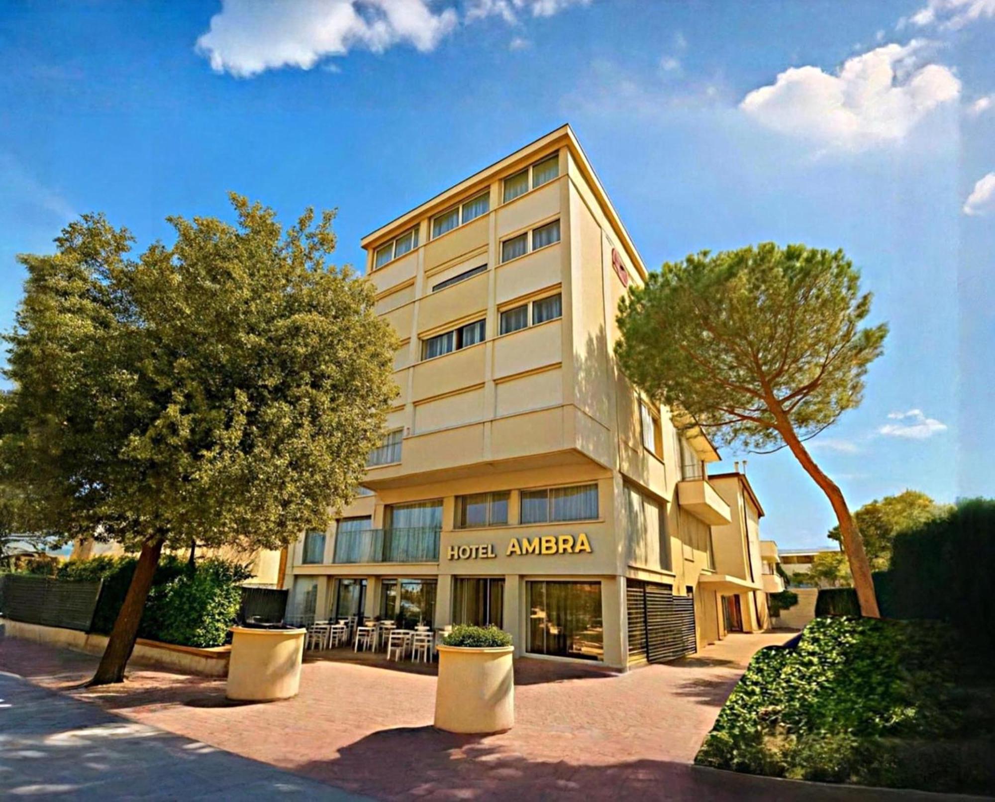 Hotel Ambra Milano Marittima Bagian luar foto